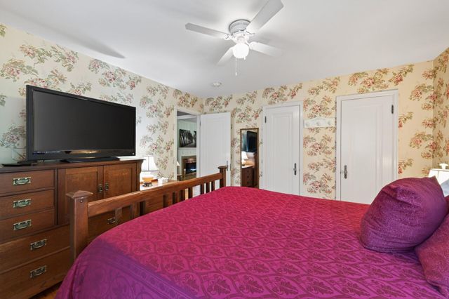 1068 Summit Avenue, South Saint Paul, MN 55075
