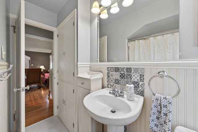 1068 Summit Avenue, South Saint Paul, MN 55075