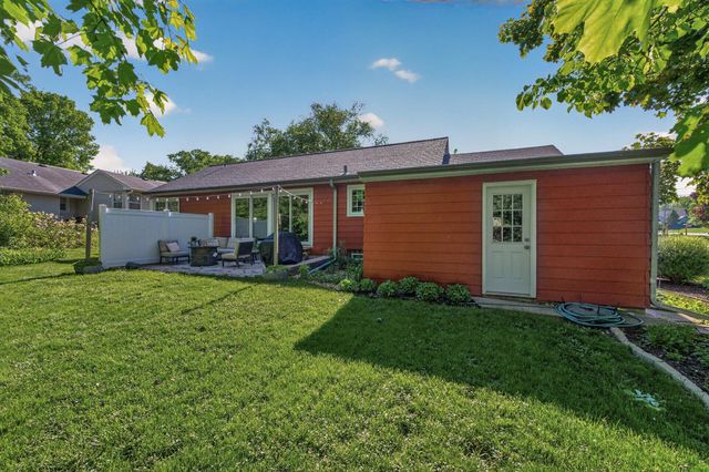 1068 Summit Avenue, South Saint Paul, MN 55075