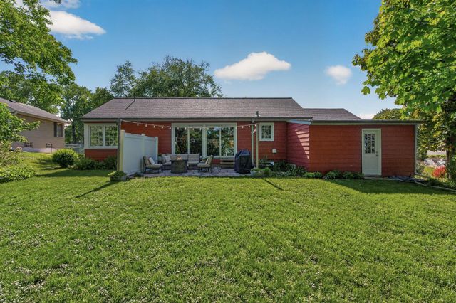 1068 Summit Avenue, South Saint Paul, MN 55075