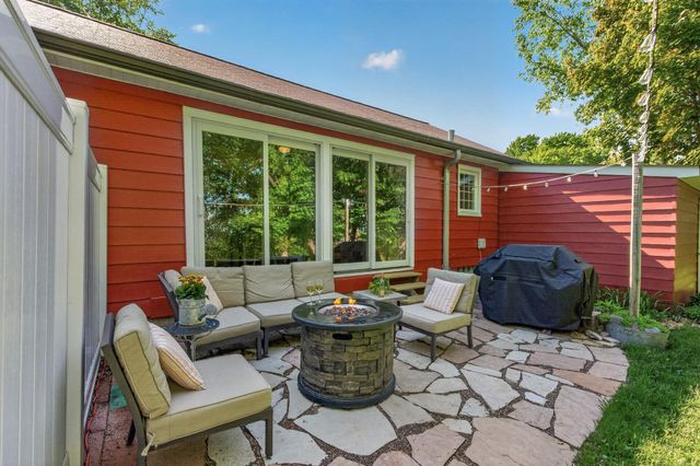 1068 Summit Avenue, South Saint Paul, MN 55075