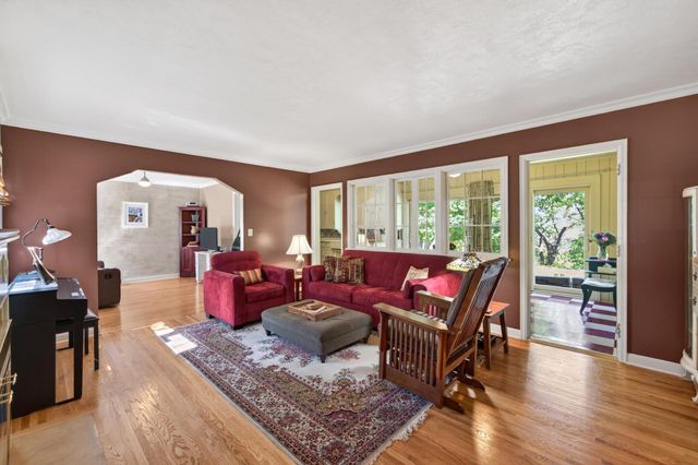 1068 Summit Avenue, South Saint Paul, MN 55075