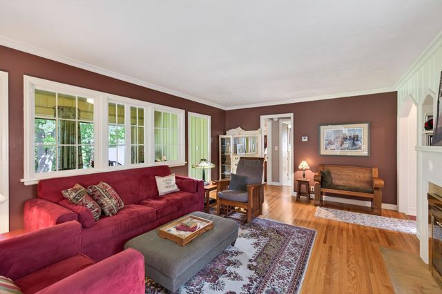 1068 Summit Avenue, South Saint Paul, MN 55075