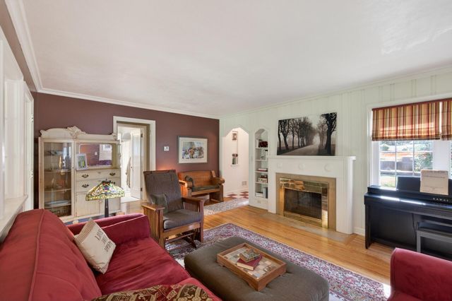 1068 Summit Avenue, South Saint Paul, MN 55075