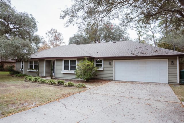 16 Mariners Lane, Mary Esther, FL 32569