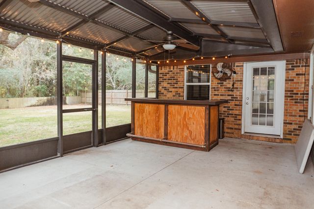 16 Mariners Lane, Mary Esther, FL 32569