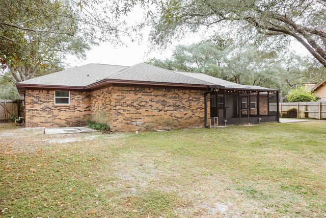 16 Mariners Lane, Mary Esther, FL 32569