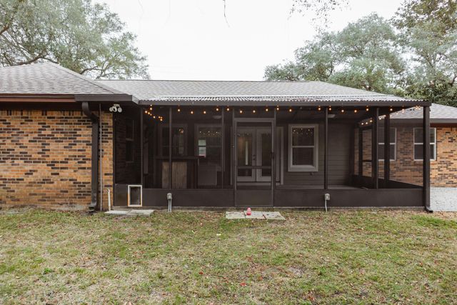 16 Mariners Lane, Mary Esther, FL 32569