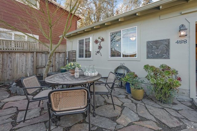 486 S Main St, Sebastopol, CA 95472