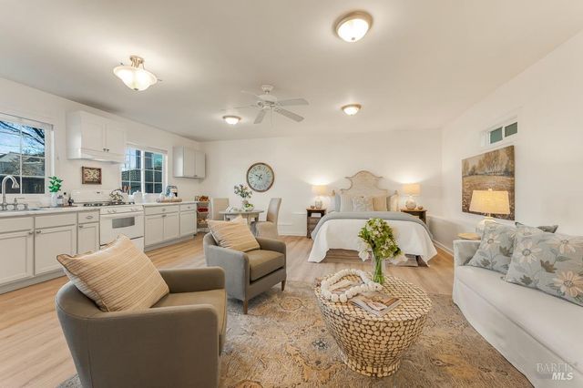 486 S Main St, Sebastopol, CA 95472