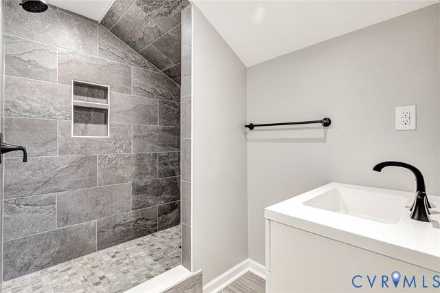 2110 Maplewood Rd, Henrico, VA 23228