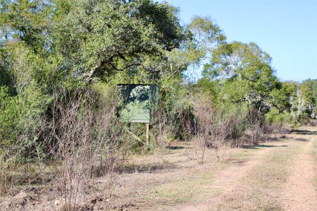 3514 Highway 90, Glidden, TX 78943