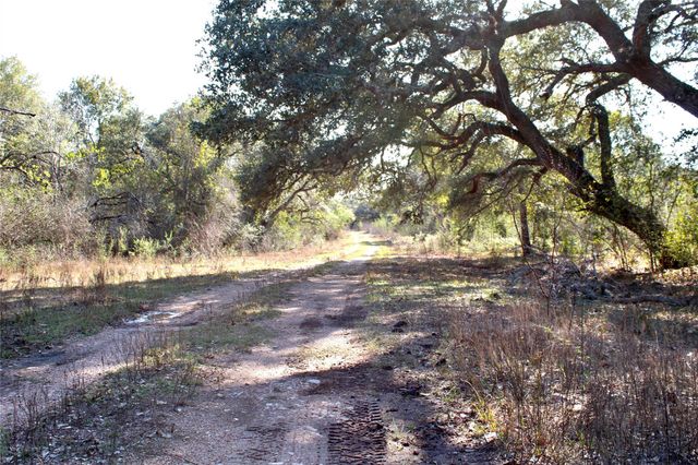 3514 Highway 90, Glidden, TX 78943