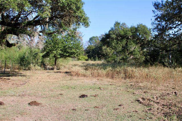 3514 Highway 90, Glidden, TX 78943