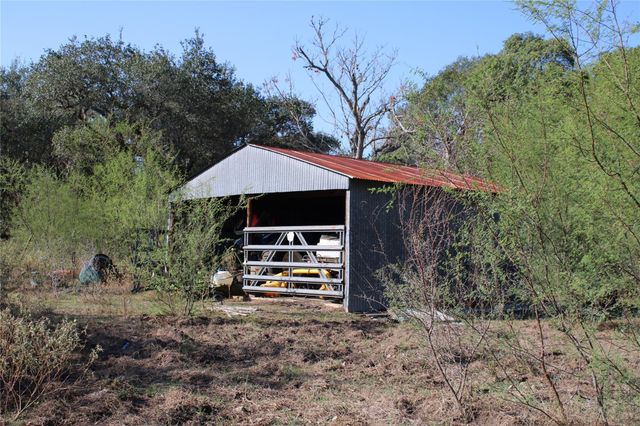 3514 Highway 90, Glidden, TX 78943