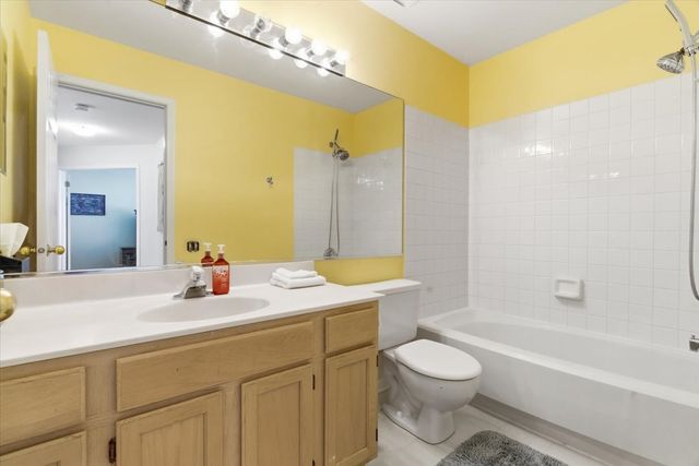 815 Tylerton Circle, Grayslake, IL 60030