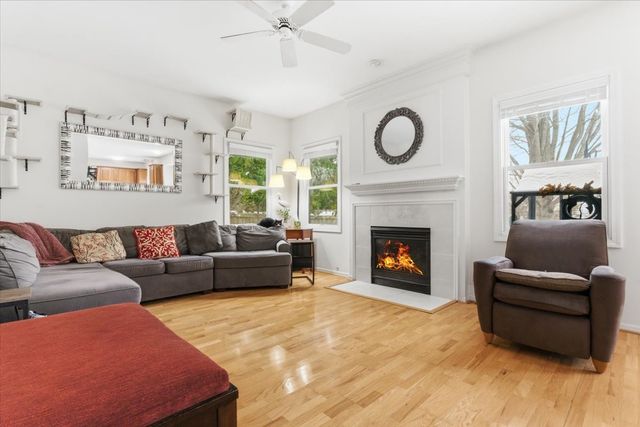 815 Tylerton Circle, Grayslake, IL 60030