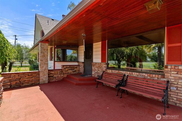 21304 SE 448th Street, Enumclaw, WA 98022