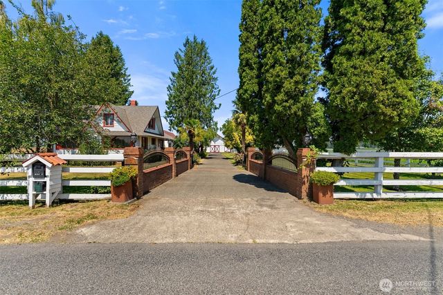 21304 SE 448th Street, Enumclaw, WA 98022