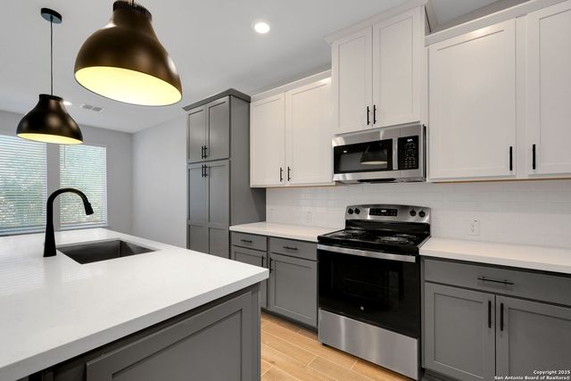 13709 Giovannis Garden, San Antonio, TX 78253