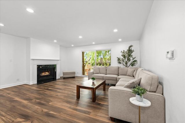 1220 Park Avenue W 123, Highland Park, IL 60035