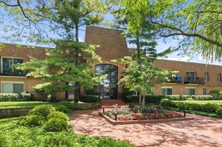 1220 Park Avenue W 123, Highland Park, IL 60035