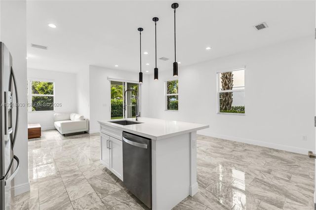 582 Parsons Way, Deerfield Beach, FL 33442