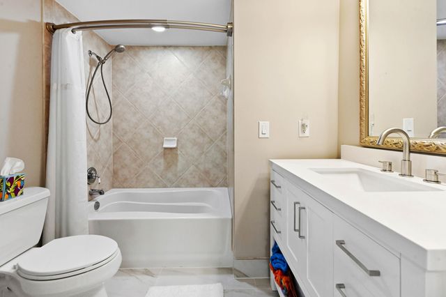 625 Casa Loma Boulevard 909, Boynton Beach, FL 33435