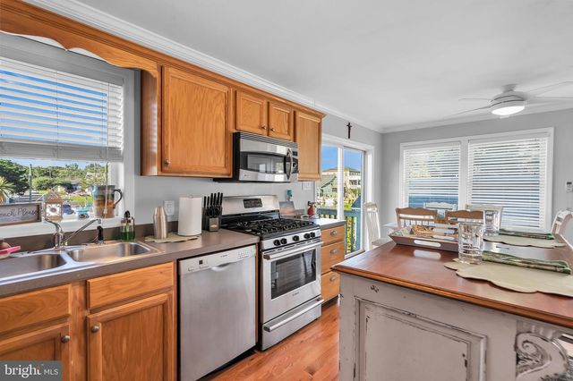 77 BALTIC AVE, Waretown, NJ 08758