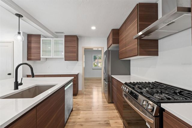 815 NE 12TH AVENUE, Gainesville, FL 32601