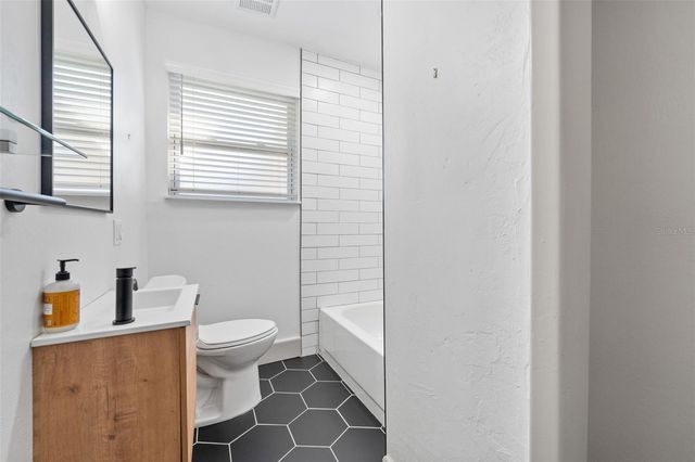 815 NE 12TH AVENUE, Gainesville, FL 32601