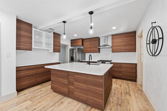 815 NE 12TH AVENUE, Gainesville, FL 32601