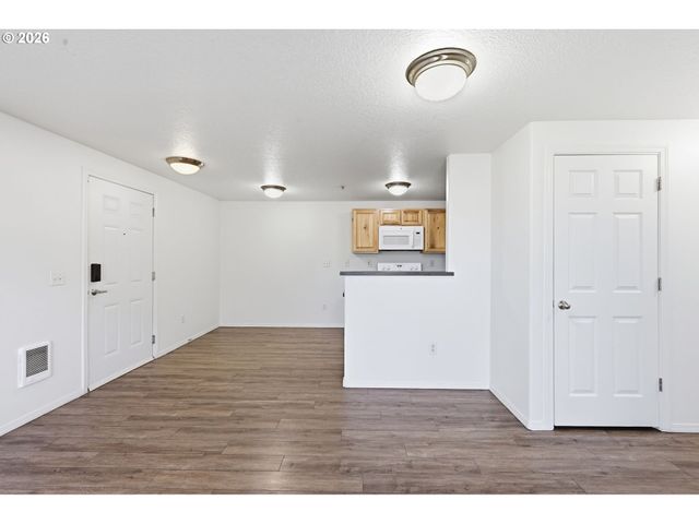 273 Se 162ND Ave, Portland, OR 97233