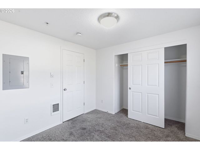 273 Se 162ND Ave, Portland, OR 97233