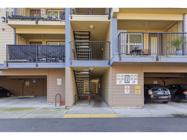 273 Se 162ND Ave, Portland, OR 97233