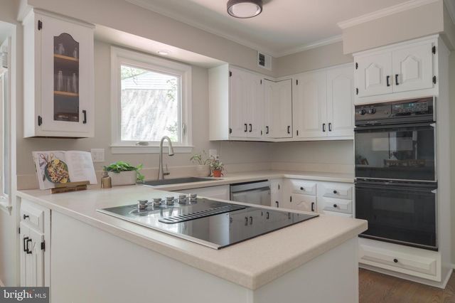 701 RIDGE DR, Mclean, VA 22101
