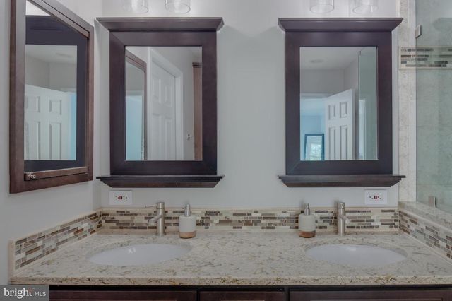 701 RIDGE DR, Mclean, VA 22101
