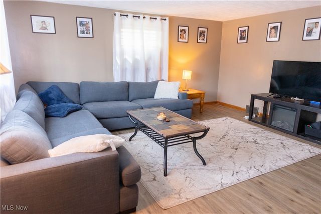 1527 Johns Avenue SE, East Canton, OH 44730