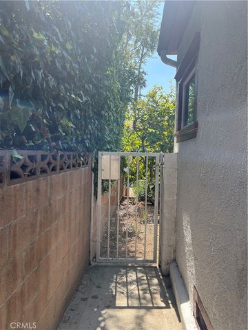 4443 Ambrose, Los Angeles, CA 90027