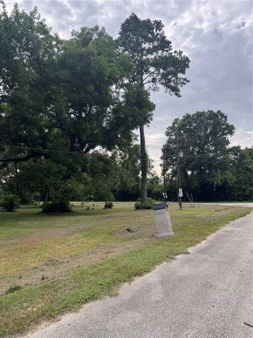28 County Road 4701, Dayton, TX 77535