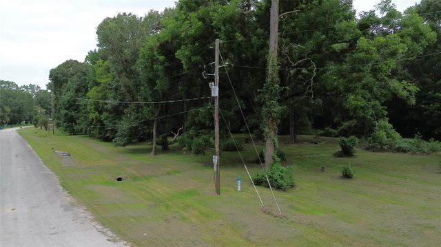 28 County Road 4701, Dayton, TX 77535