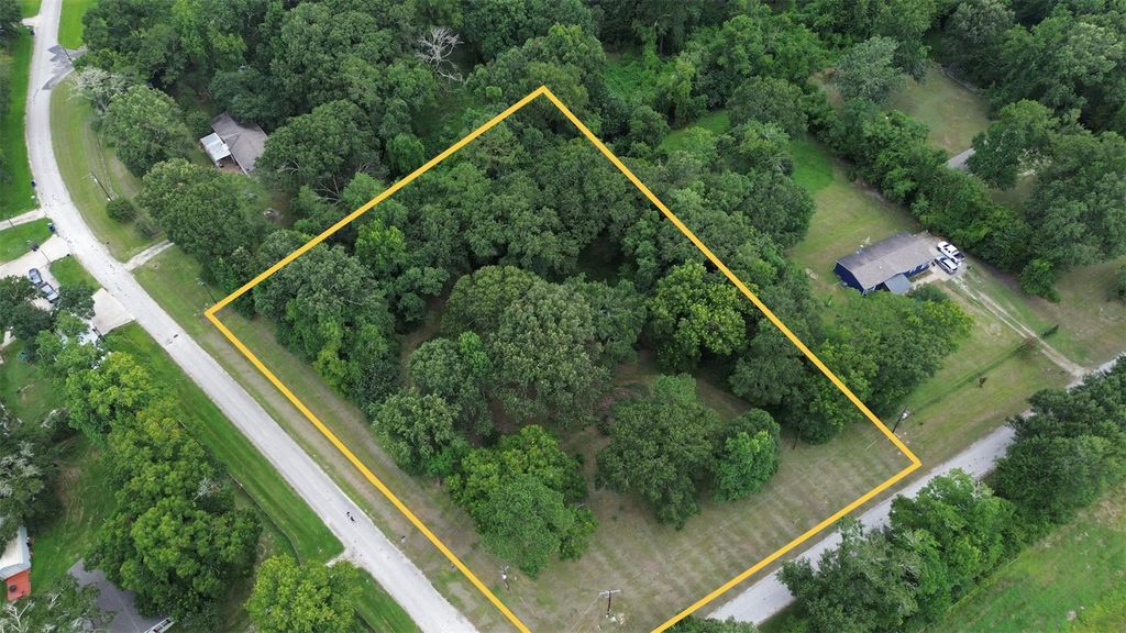 28 County Road 4701, Dayton, TX 77535
