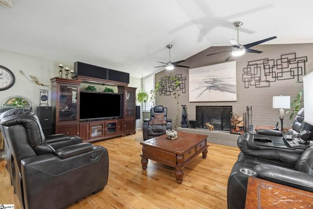 102 Tollgate Court, Simpsonville, SC 29681