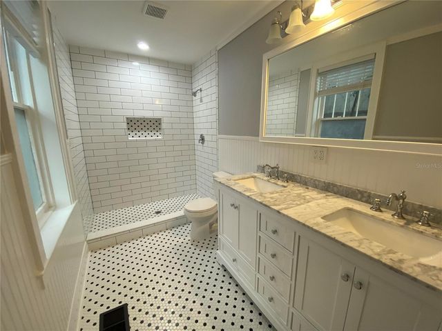 5205 N CENTRAL AVENUE, Tampa, FL 33603