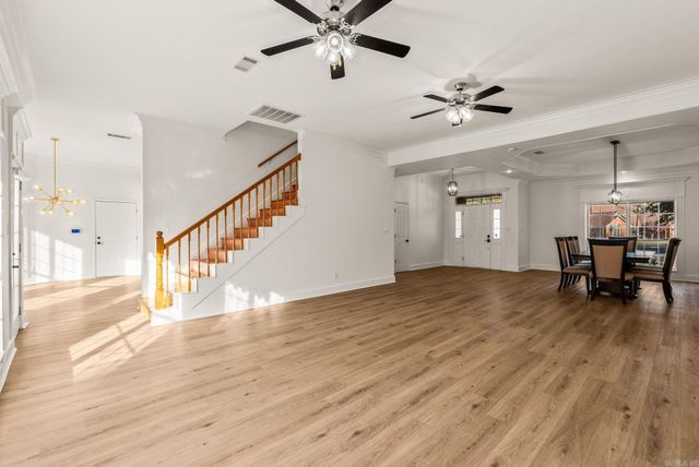 102 Montpellier Drive, Maumelle, AR 72113