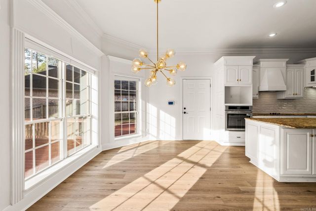 102 Montpellier Drive, Maumelle, AR 72113