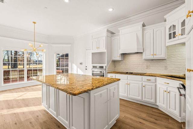 102 Montpellier Drive, Maumelle, AR 72113