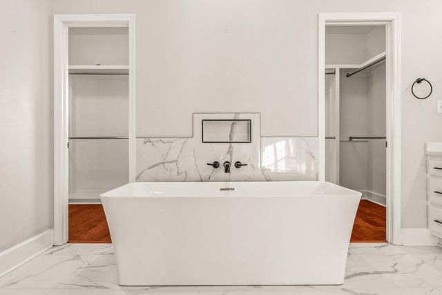 102 Montpellier Drive, Maumelle, AR 72113