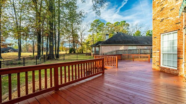 102 Montpellier Drive, Maumelle, AR 72113