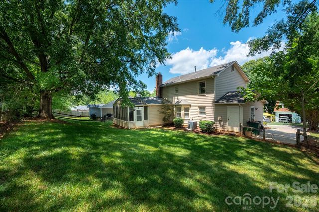 9112 Winter Moss Court, Charlotte, NC 28227